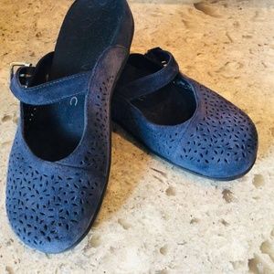 Used Vionic Lidia Navy Blue Suede Mary Jane Mule